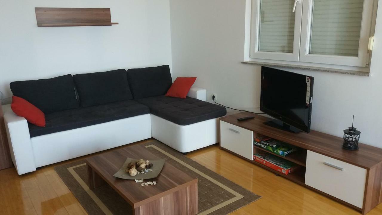 Inga'S Apartment Starigrad Paklenica Buitenkant foto