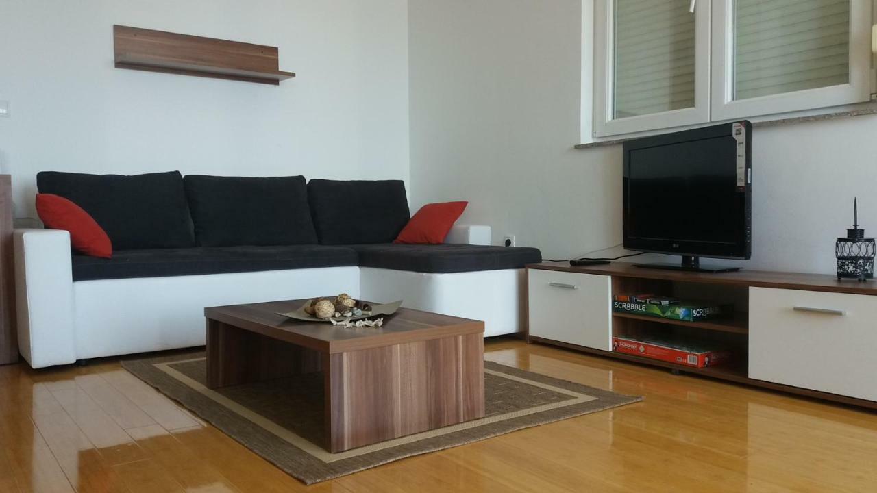 Inga'S Apartment Starigrad Paklenica Buitenkant foto